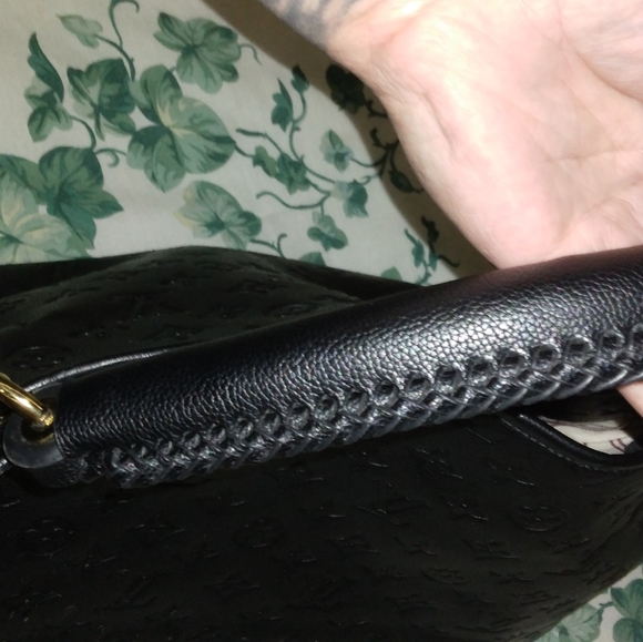 ARSTY GM~ holding item . Do not buy.. - Picture 5 of 14